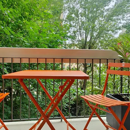 Cosy Overlooking A Area Apartment