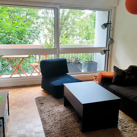 Cosy Overlooking A Area *